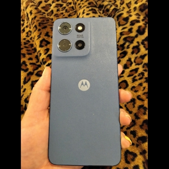 Motorola Midnight Black Smartphone - Picture 1 of 4